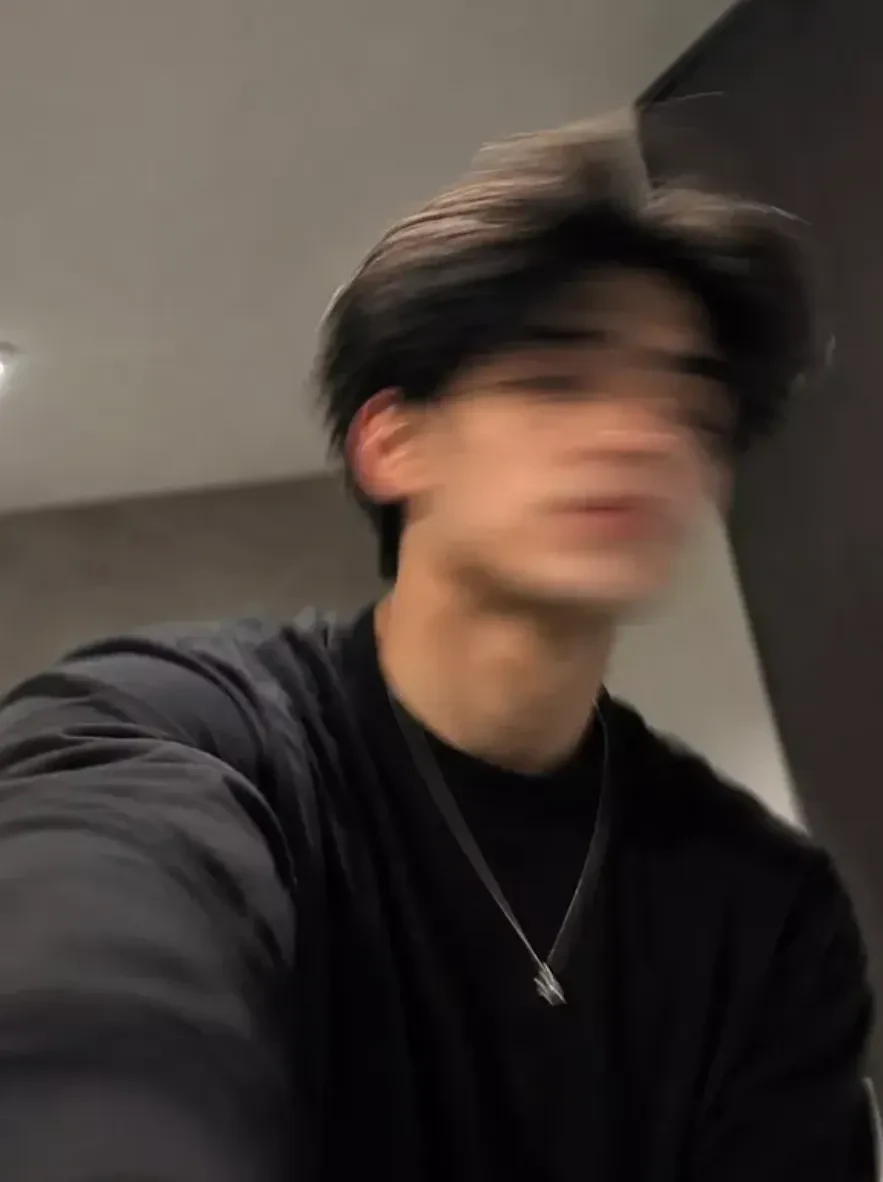 우연히 찍힌 흔들린 셀카