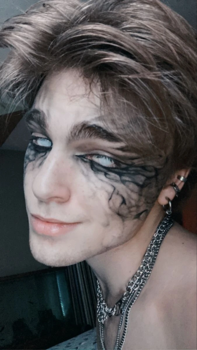 Cracked porcelain eye makeup