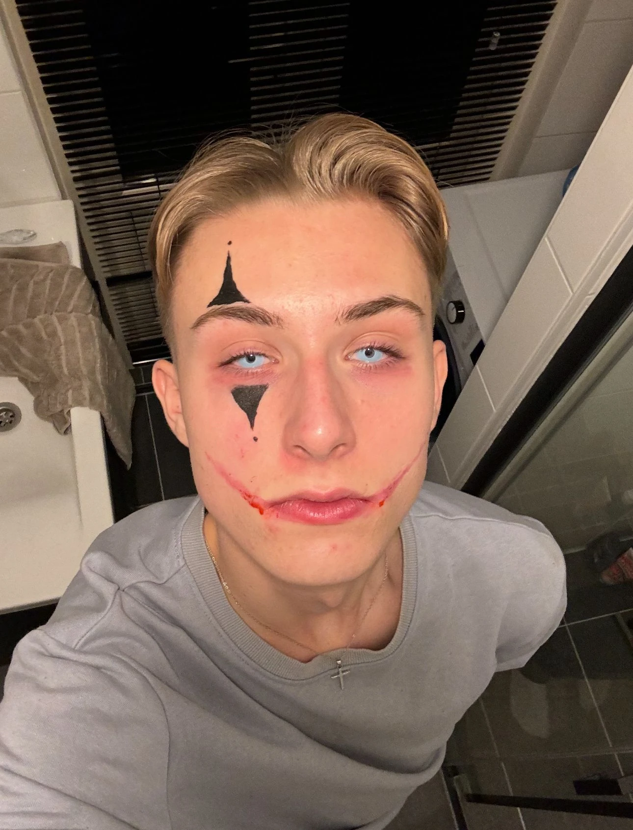 Simple clown face paint