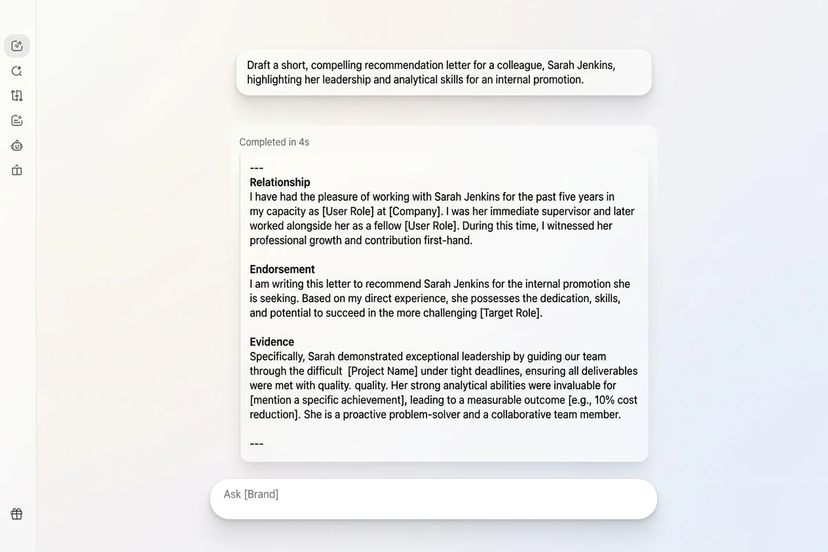 Espacio suave estilo chat con una tarjeta de brief encima de una carta de recomendación pulida en paneles flotantes.